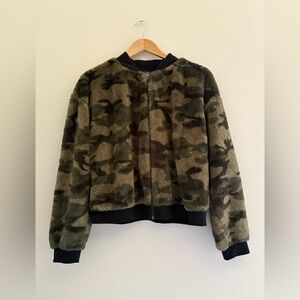 Wild fable camo faux fur Bomber Jacket